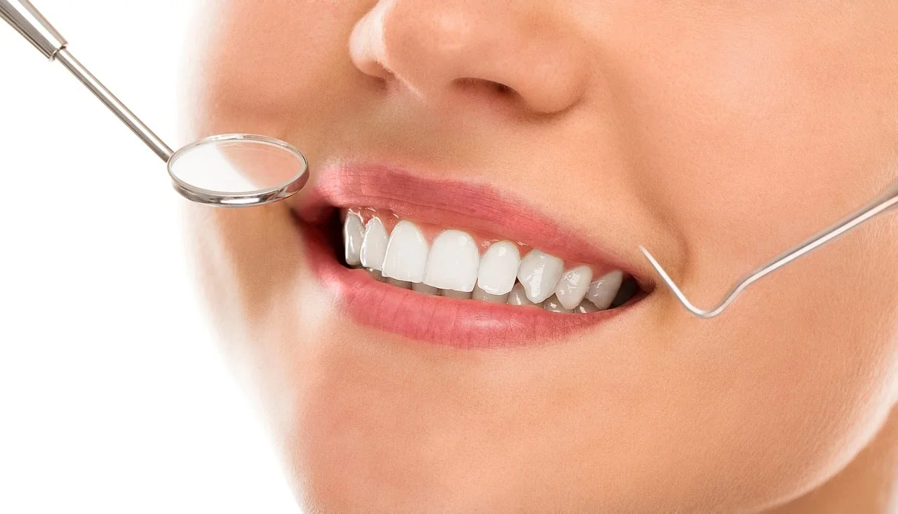 Dientes fijos en un día: el tratamiento exprés para recuperar tu sonrisa